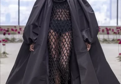 Elegance redefined! Wes Gordon presents a structured yet dreamy vision for the new Carolina Herrera collection in NY—where power meets poetry. Bravo!