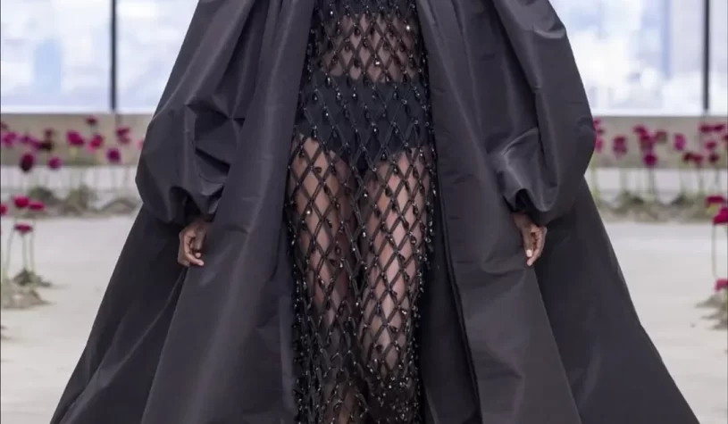 Elegance redefined! Wes Gordon presents a structured yet dreamy vision for the new Carolina Herrera collection in NY—where power meets poetry. Bravo!