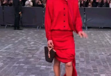 At Louis Vuitton’s FW25 show in Paris, stars like Lisa, Jennifer Connelly, and Deepika Padukone illuminated the night, adding an extra touch of glamour to an already mesmerizing evening. Nicolas Ghesquière presented a collection that seamlessly blended futuristic elements with classic Parisian elegance, featuring structured silhouettes, intricate embellishments, and a bold play on textures. The runway was a testament to LV’s timeless artistry, making the night an unforgettable spectacle of fashion and star power.