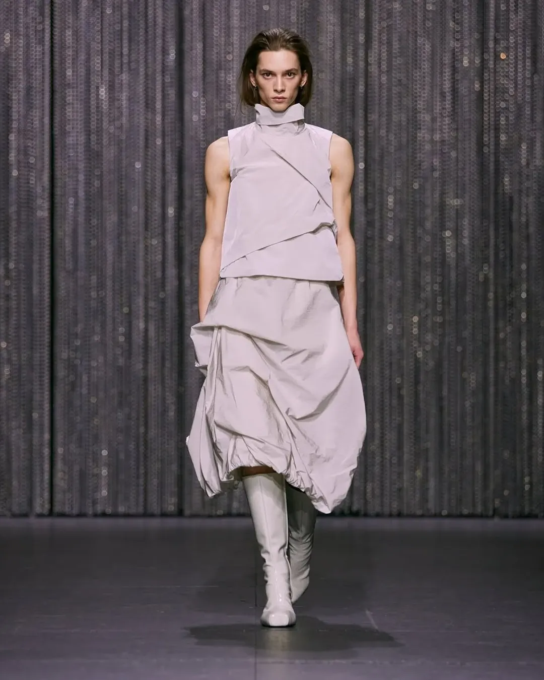 @alainpaul Spring/Summer 2025 collection at Paris Fashion Week masterfully blends ballet-inspired elegance with contemporary fashion, showcasing fluid silhouettes and innovative designs that capture the essence of movement.