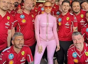 She’s still #JennyFromTheBlock—now turning heads in Saudi Arabia for the #F1. Glam meets grit on and off the track!