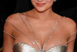 Serving couture impact  Kylie Jenner stuns in Ashi Studio at yesterday’s Golden Globes Awards, and the fashion moment says it all!