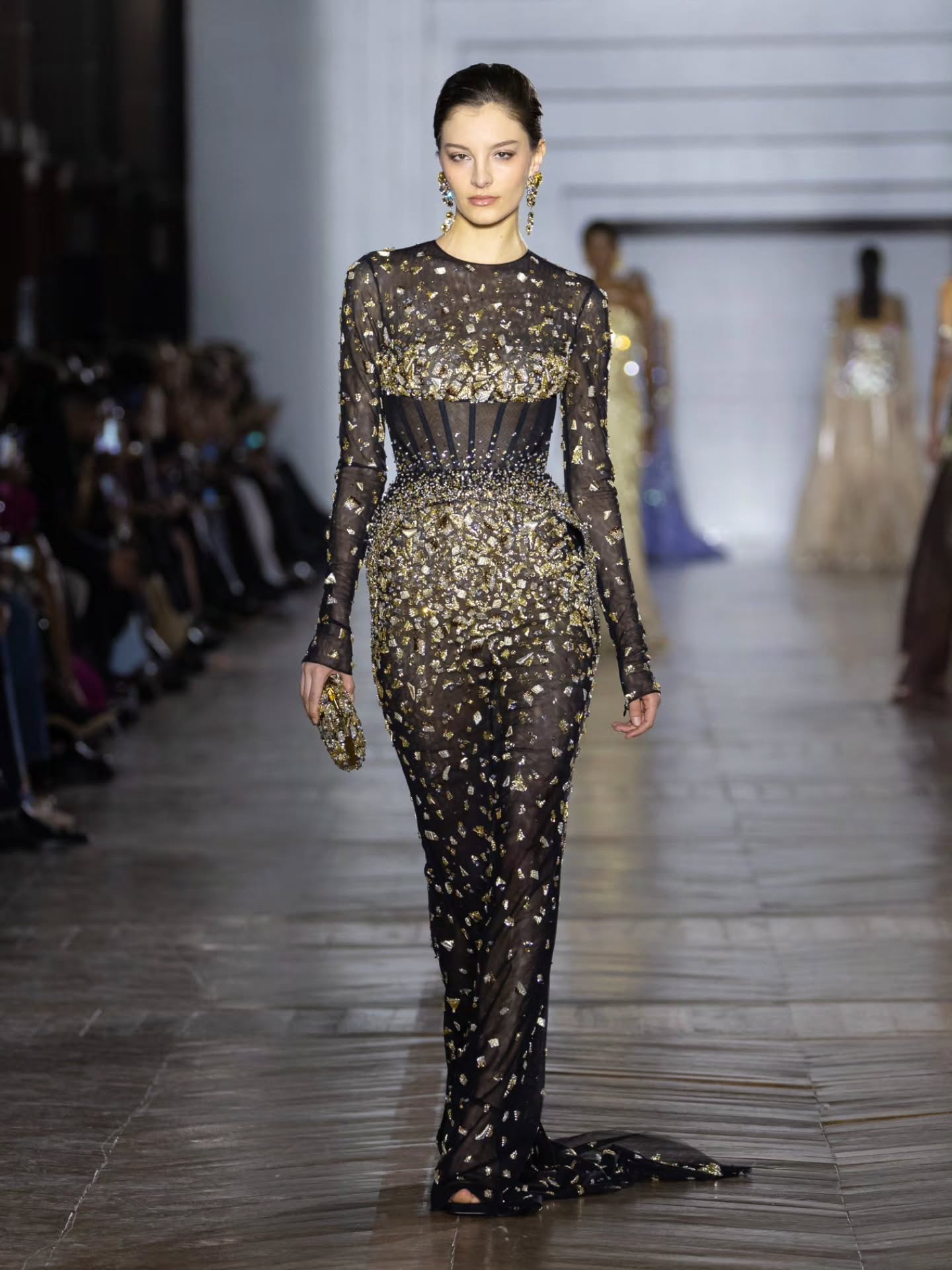 THE MOMENT THAT DEFINES BEAUTY