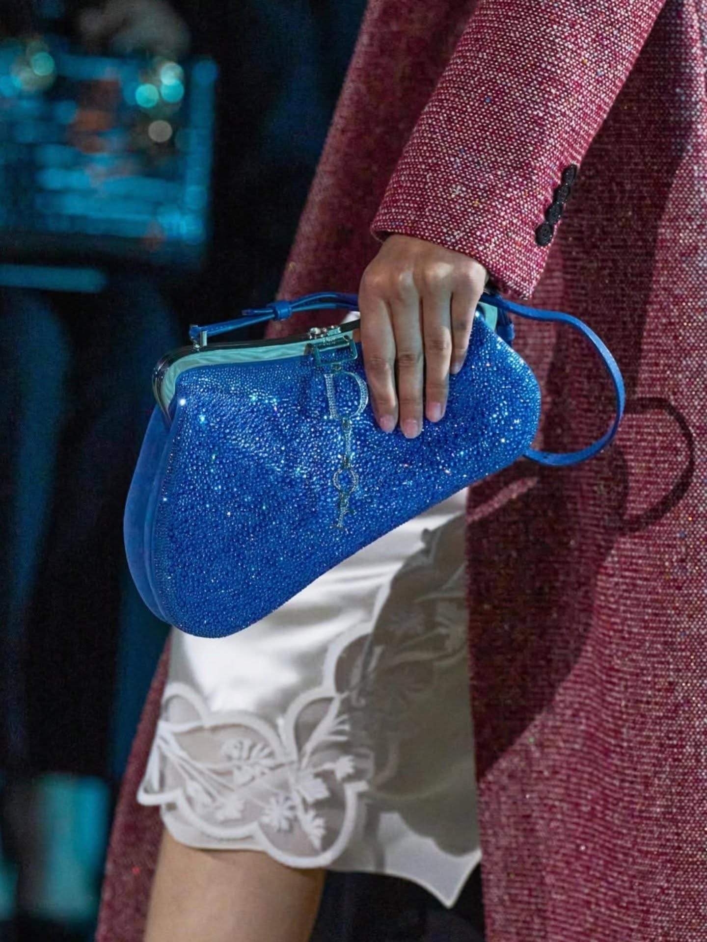 The details. The drama. The Dior magic. Jonathan Anderson’s Cruise 2027 collection had us zooming in on every look — because obsession is officially justified. 