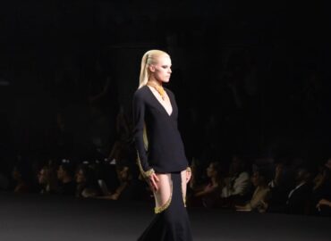 At the legendary Olympia in Paris, Stéphane Rolland once again proved that Haute Couture is more than fashion—it’s emotion, architecture, and artistry woven into every silhouette. His Fall/Winter 2026–2027 collection paid a moving tribute to the iconic Dalida, retracing her journey from Cairo to Paris through a series of extraordinary sculptural creations that embodied strength, elegance, and theatrical grandeur. From sweeping capes and impeccable draping to the maison’s signature architectural volumes, each silhouette reflected Rolland’s unparalleled mastery of couture design.