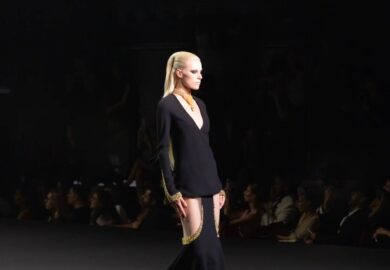 At the legendary Olympia in Paris, Stéphane Rolland once again proved that Haute Couture is more than fashion—it’s emotion, architecture, and artistry woven into every silhouette. His Fall/Winter 2026–2027 collection paid a moving tribute to the iconic Dalida, retracing her journey from Cairo to Paris through a series of extraordinary sculptural creations that embodied strength, elegance, and theatrical grandeur. From sweeping capes and impeccable draping to the maison’s signature architectural volumes, each silhouette reflected Rolland’s unparalleled mastery of couture design.