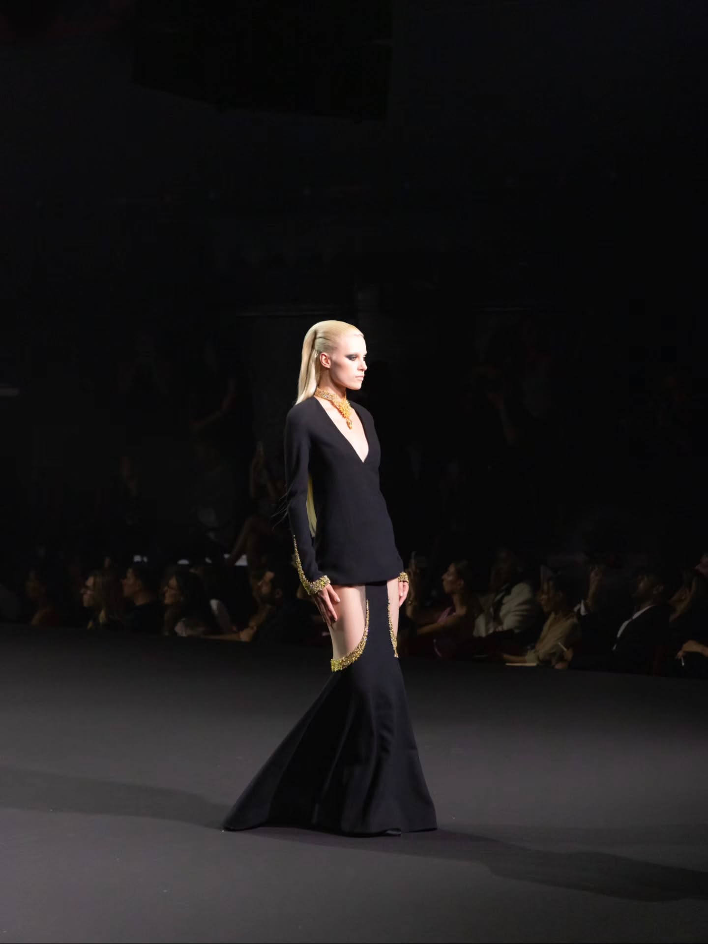 At the legendary Olympia in Paris, Stéphane Rolland once again proved that Haute Couture is more than fashion—it’s emotion, architecture, and artistry woven into every silhouette. His Fall/Winter 2026–2027 collection paid a moving tribute to the iconic Dalida, retracing her journey from Cairo to Paris through a series of extraordinary sculptural creations that embodied strength, elegance, and theatrical grandeur. From sweeping capes and impeccable draping to the maison’s signature architectural volumes, each silhouette reflected Rolland’s unparalleled mastery of couture design.