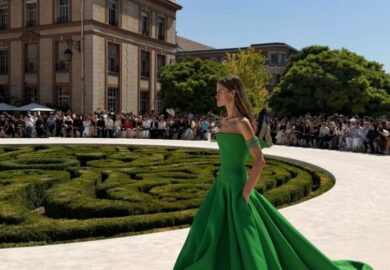 Pierpaolo Piccioli’s highly anticipated haute couture debut for Balenciaga redefines the House’s codes through a softer, more human lens. Monumental volumes meet unexpected lightness, creating sculptural silhouettes that move effortlessly with the body rather than overpower it.